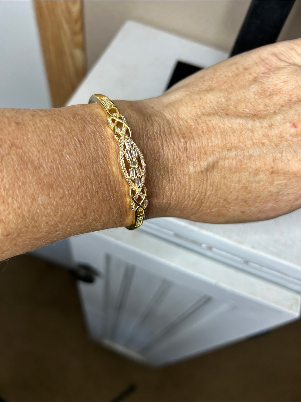 Gold Plated 18K Zircon Twisted Knot Bracelet - Picture 4 of 4